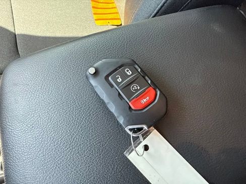 Used 2026 Jeep Gladiator Rubicon AWD/4WD image 19
