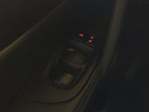 Used 2020 Nissan Rogue S FWD image 27
