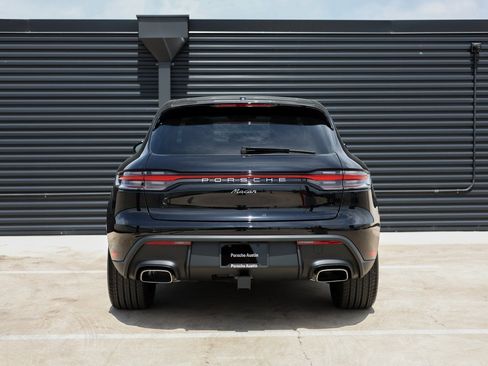 Certified 2025 Porsche Macan image 6