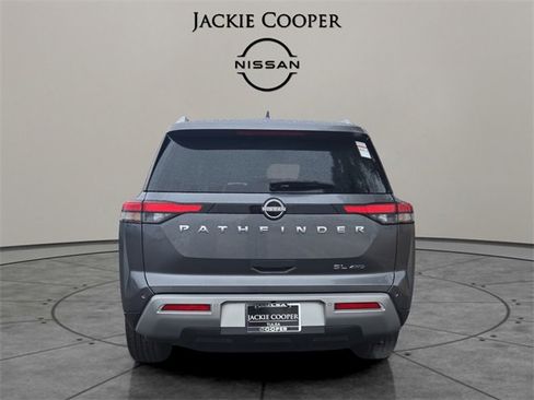 Certified 2025 Nissan Pathfinder SL image 4