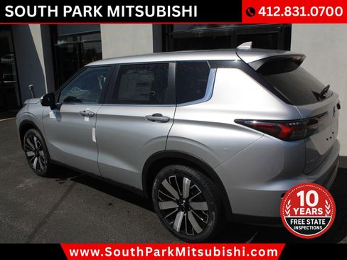 New 2025 Mitsubishi Outlander SE image 9