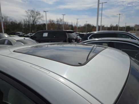 Used 2021 BMW 330i 330i w/ M Sport Package image 3