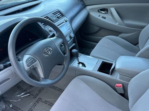 Used 2010 Toyota Camry LE image 10