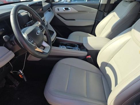 Used 2025 Ford Explorer Active w/ Active Comfort Package AWD/4WD image 4