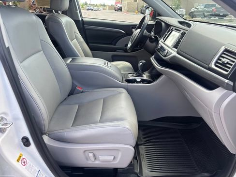 Used 2019 Toyota Highlander Limited Platinum AWD/4WD image 19