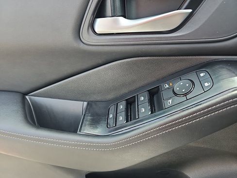 Used 2025 Nissan Rogue SV FWD image 26