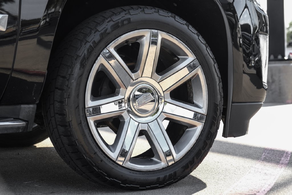 Used 2019 Cadillac Escalade ESV Luxury AWD/4WD image 69