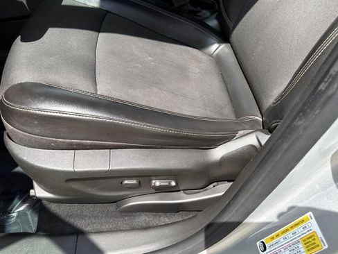 Used 2018 Chevrolet Trax LT w/ LT Convenience Package FWD image 17