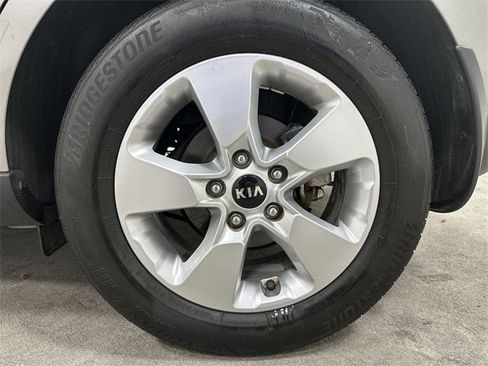 Used 2019 Kia Soul image 12