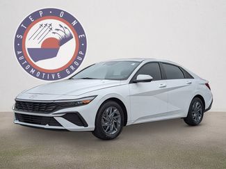 Used 2024 Hyundai Elantra SEL video 2
