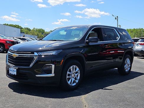 Used 2023 Chevrolet Traverse LS FWD image 3