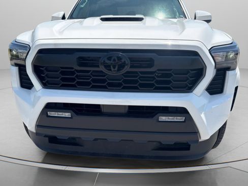 Certified 2026 Toyota Tacoma TRD Sport AWD/4WD image 5