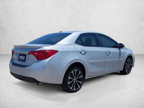 Used 2017 Toyota Corolla SE w/ SE Premium Package FWD image 5