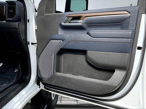 Used 2024 Chevrolet Silverado 3500 High Country w/ High Country Premium Package image 24