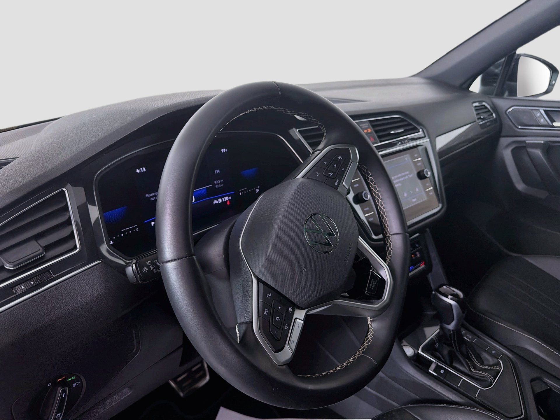 Used 2023 Volkswagen Tiguan SE R-Line FWD image 9