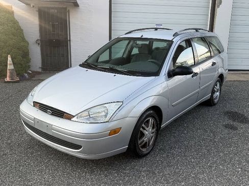 Used 2001 Ford Focus SE FWD image 3
