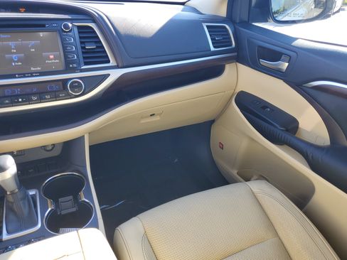 Used 2016 Toyota Highlander Limited Platinum image 15
