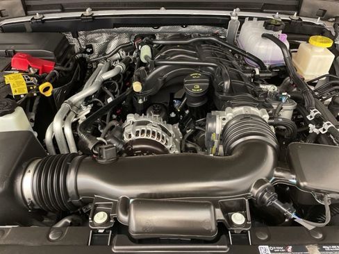 New 2025 Jeep Gladiator Mojave w/ Convenience Group image 17