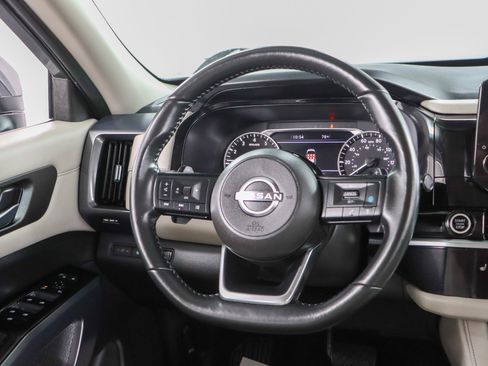 Used 2023 Nissan Pathfinder SL FWD image 12