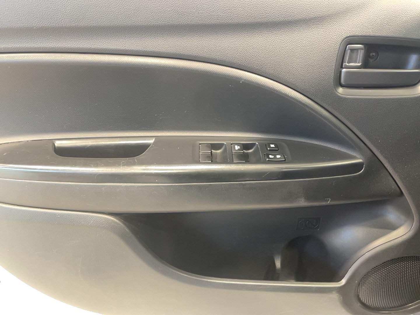 Used 2024 Mitsubishi Mirage ES FWD image 15