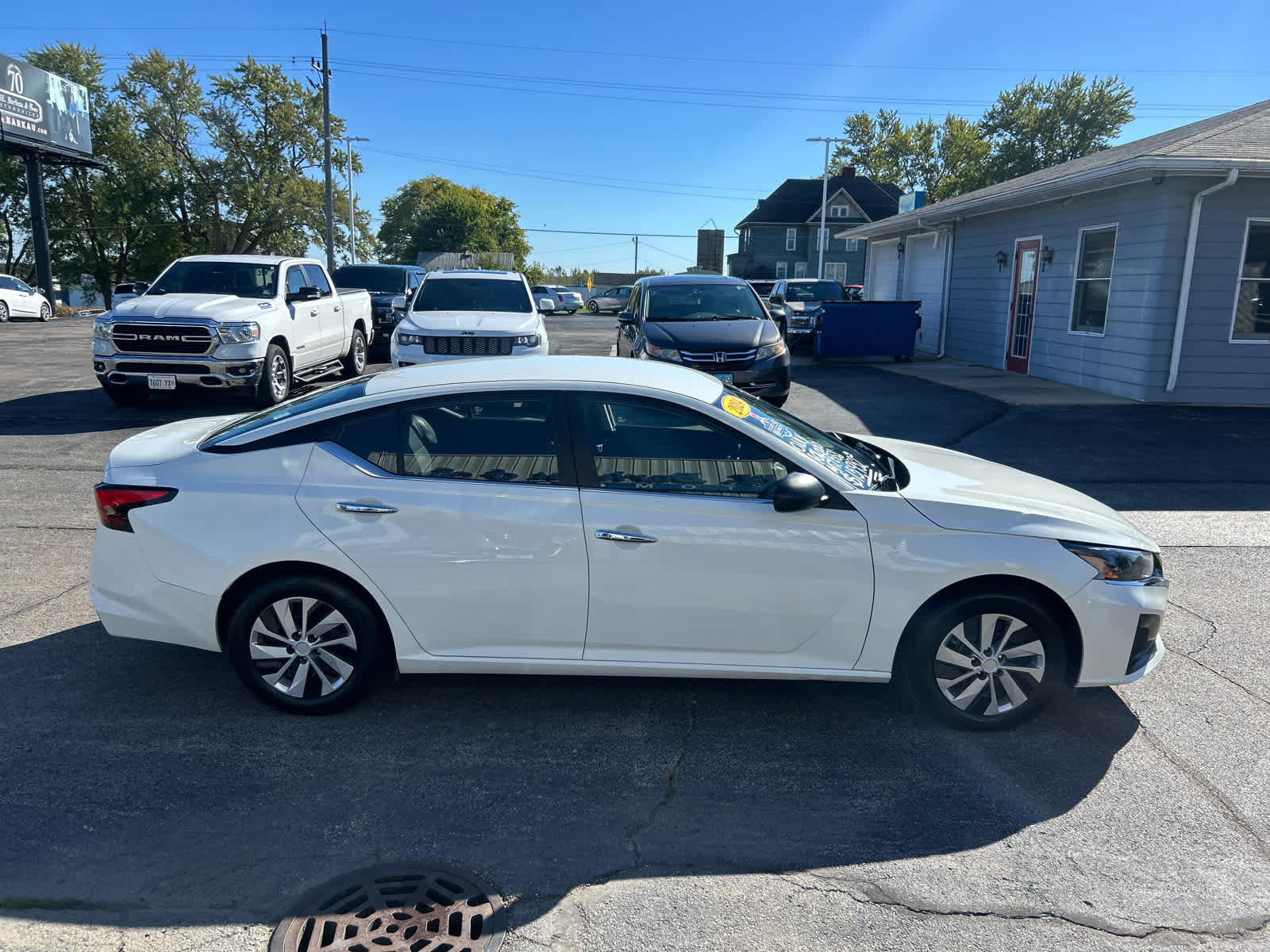 Used 2024 Nissan Altima 2.5 S FWD image 2
