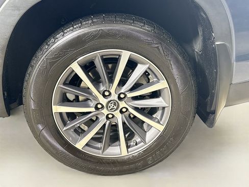 Used 2018 Toyota Highlander XLE image 30