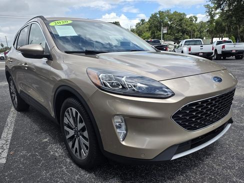 Used 2020 Ford Escape Titanium image 10