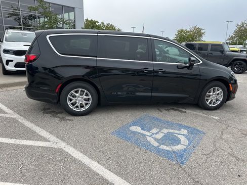 New 2026 Chrysler Pacifica Select image 36