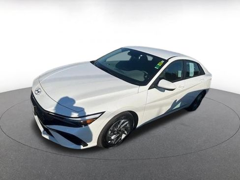 Used 2026 Hyundai Elantra Hybrid FWD image 2