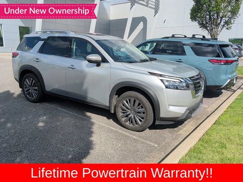Used 2025 Nissan Pathfinder SL w/ SL Premium Package FWD image 1
