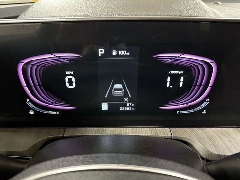 Used 2024 Kia Telluride EX w/ EX Captain's Chair Package image 11