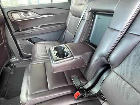 Used 2025 Ford Explorer Platinum image 23