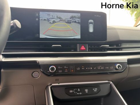 New 2026 Kia Carnival FWD image 17