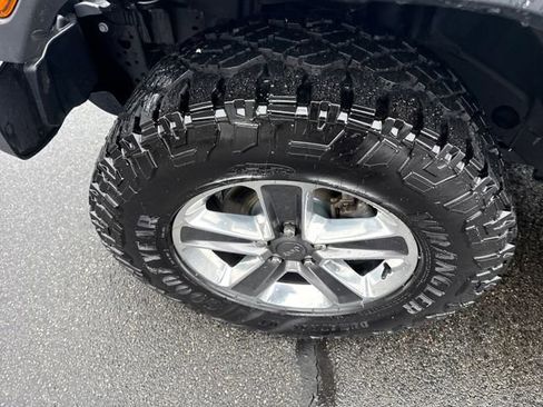 Used 2020 Jeep Wrangler Unlimited Sahara image 15