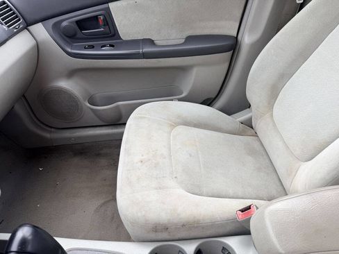 Used 2005 Kia Spectra LX image 11