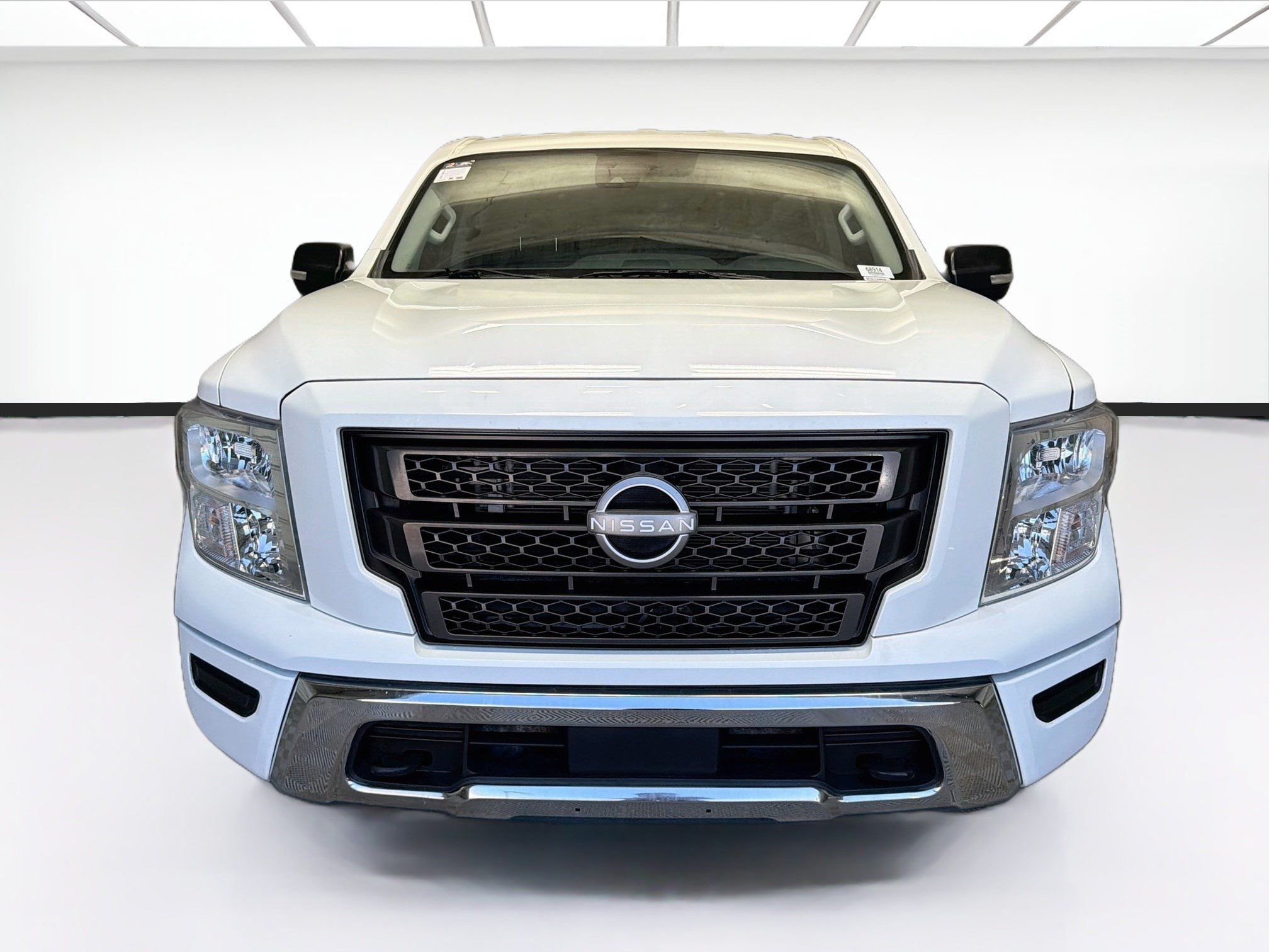 Used 2023 Nissan Titan SV AWD/4WD image 2