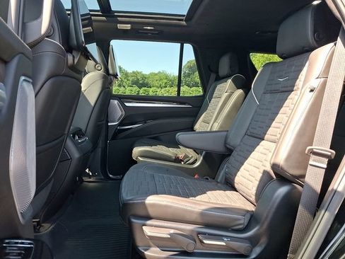 Used 2026 Cadillac Escalade Platinum Sport w/ LPO, Floor Liner Package AWD/4WD image 8