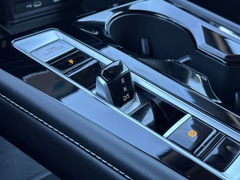 Used 2025 Volkswagen Atlas Cross Sport SE image 18