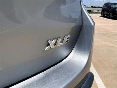 Used 2015 Toyota Highlander XLE FWD image 9