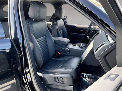 Certified 2025 Land Rover Discovery S AWD/4WD image 28