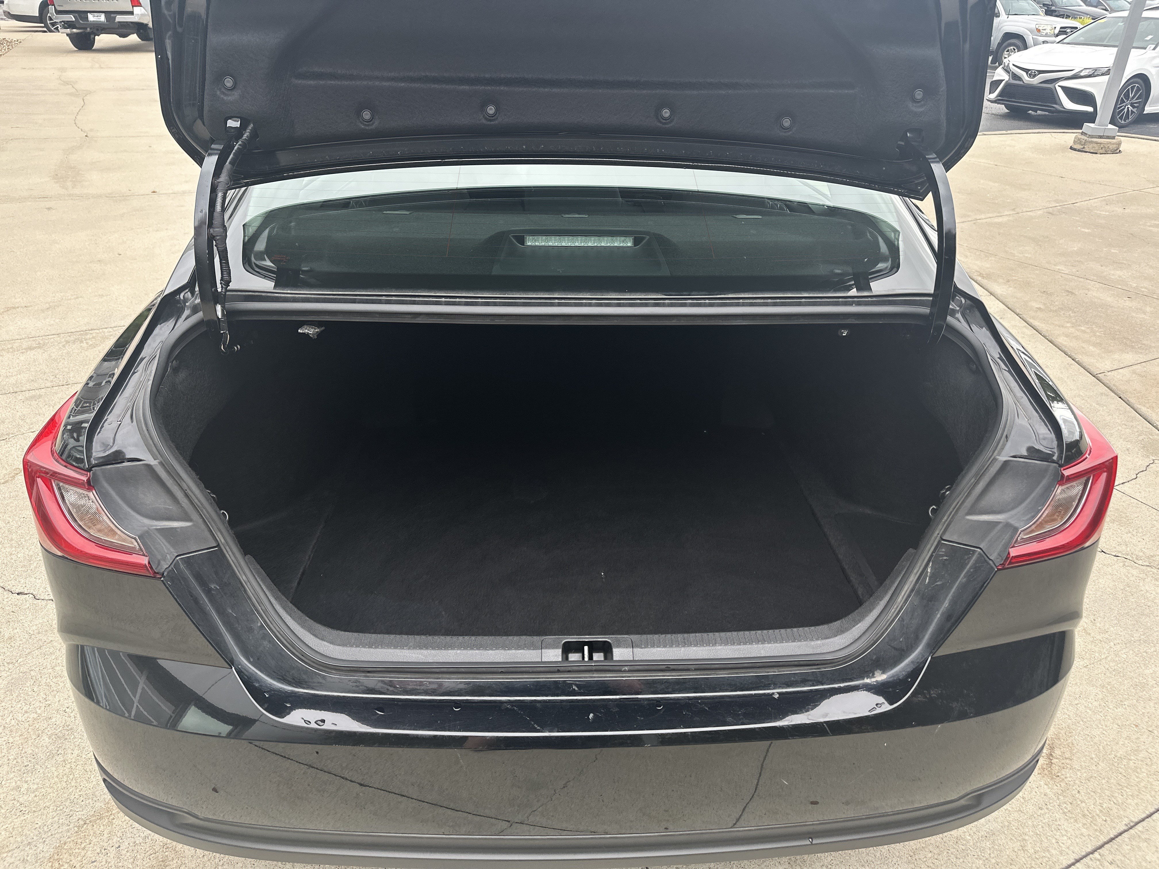 Used 2025 Toyota Camry LE FWD image 31