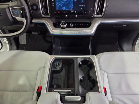 Certified 2025 Ford Expedition Platinum image 27