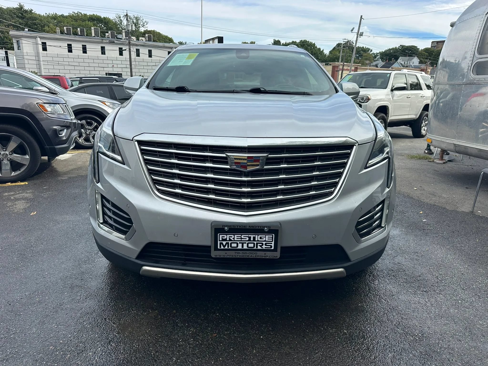 Used 2017 Cadillac XT5 Platinum w/ Driver Assist Package AWD/4WD image 2