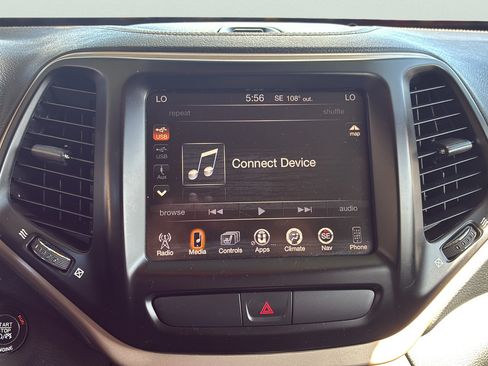 Used 2016 Jeep Cherokee Limited FWD image 37