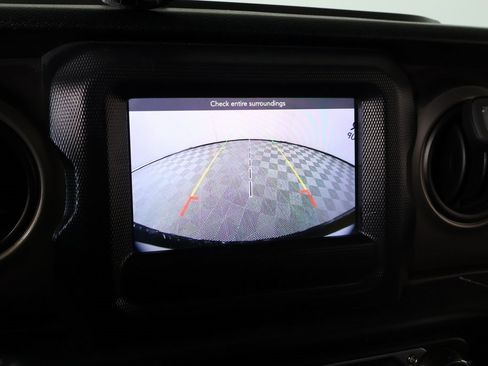 Used 2018 Jeep Wrangler Sport image 6