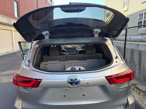 Used 2019 Toyota Highlander XLE AWD/4WD image 26