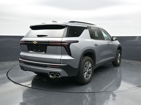 Used 2024 Chevrolet Traverse LT FWD image 7