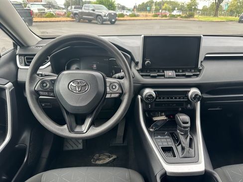 Used 2025 Toyota RAV4 XLE AWD/4WD image 15