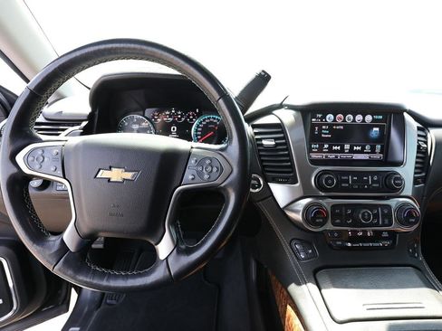Used 2019 Chevrolet Suburban Premier w/ Premier Plus Edition AWD/4WD image 13