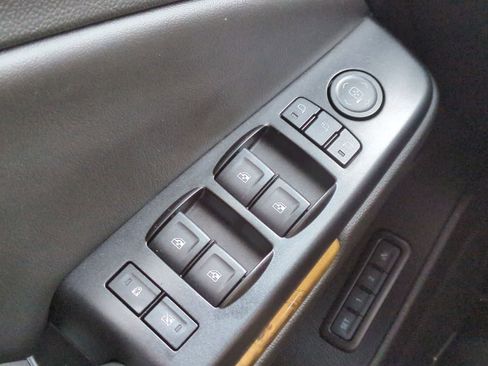 Used 2017 GMC Yukon Denali image 29